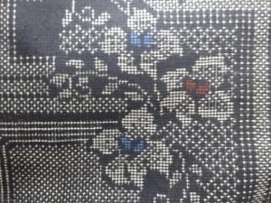 アンティーク　幾何学に花模様織出し本場泥大島紬着物（5マルキ）